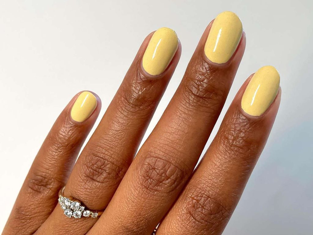 Xu hướng nail mới: Butter nails độc đáo cho mùa hè 2024